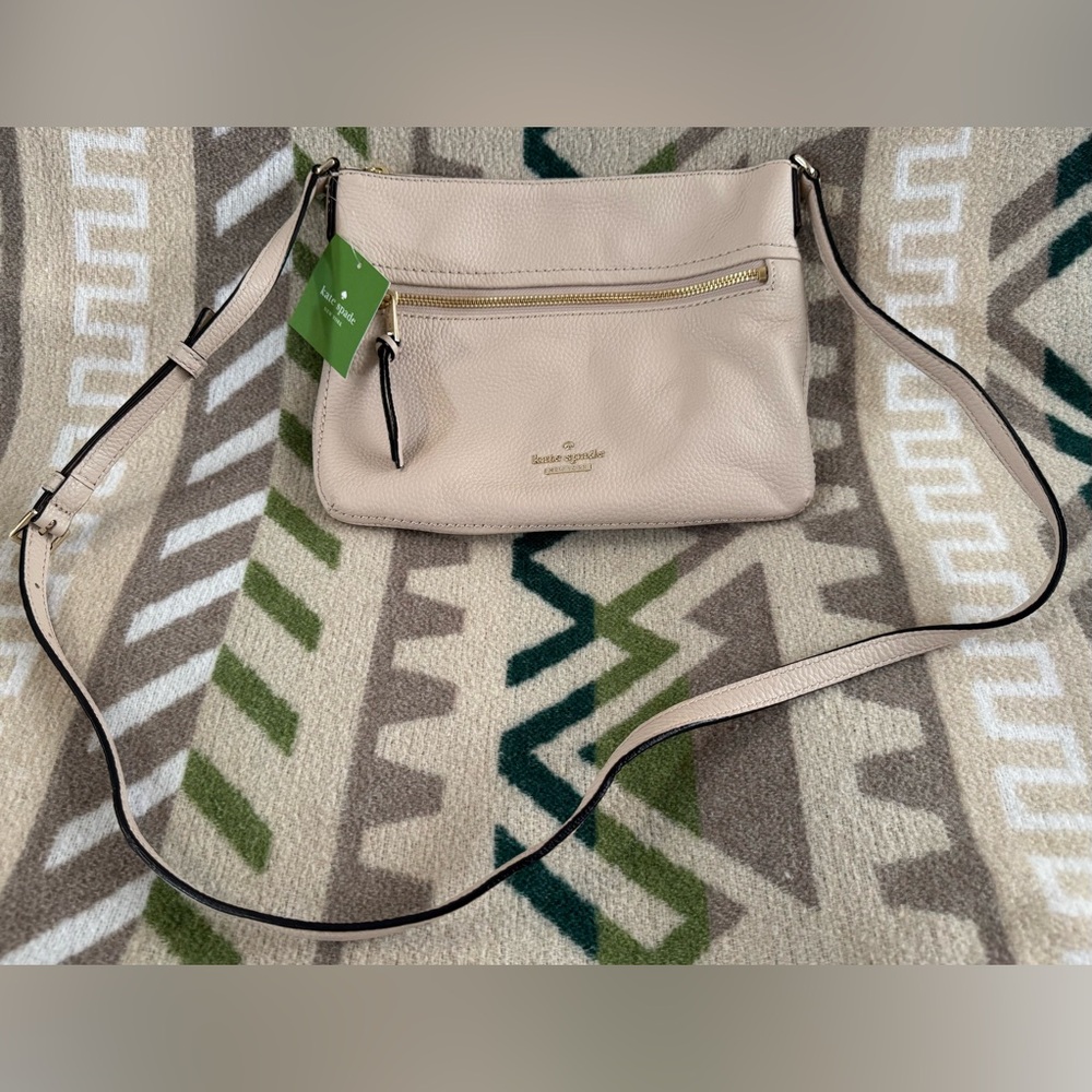🆕 Kate Spade Jackson Street Gabriele Leather Crossbody Bag in Soft Porcelain